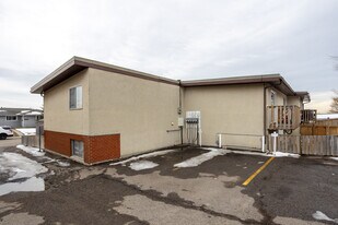 724 Raynard Cres SE in Calgary, AB - Building Photo