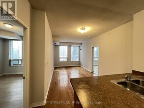 388 Prince of Wales Dr in Mississauga, ON - Building Photo - Building Photo