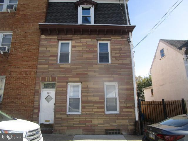 4465 Leiper St in Philadelphia, PA - Building Photo