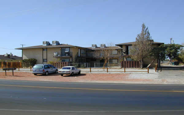 12166 Kiowa Rd in Apple Valley, CA - Building Photo - Building Photo