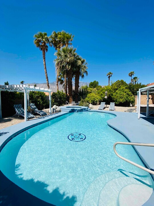 1479 E Francis Dr in Palm Springs, CA - Building Photo