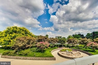 5225 Pooks Hill Rd in Bethesda, MD - Building Photo - Building Photo