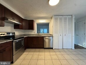 8604 Hamilton Ct in Manassas Park, VA - Building Photo - Building Photo