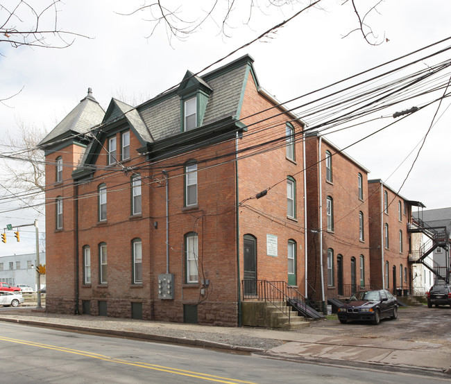 92-100 W Ross St in Wilkes-Barre, PA - Building Photo - Building Photo