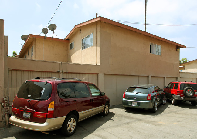 135 E Wakefield Ave in Anaheim, CA - Foto de edificio - Building Photo