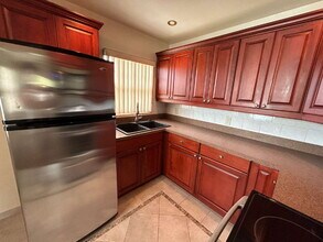 2413 Burlington Ave N in St. Petersburg, FL - Building Photo - Building Photo