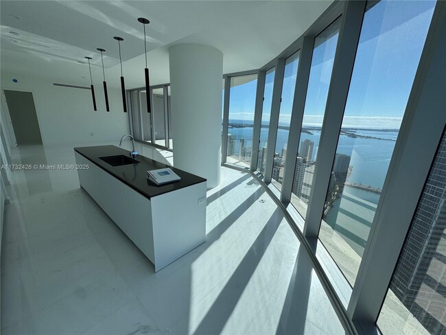 300 Biscayne Blvd in Miami, FL - Building Photo - Building Photo