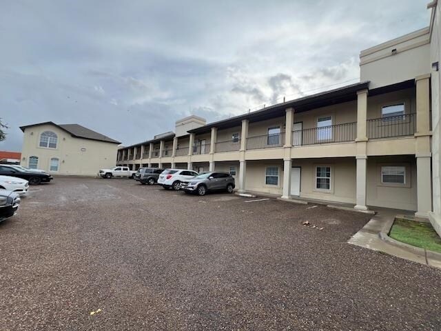 710 Alta Vista Dr in Laredo, TX - Building Photo