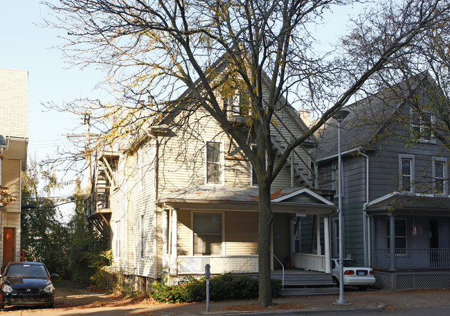 324 Thompson St in Ann Arbor, MI - Foto de edificio - Building Photo