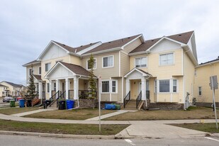 8391 Saddlebrook Dr NE in Calgary, AB - Building Photo