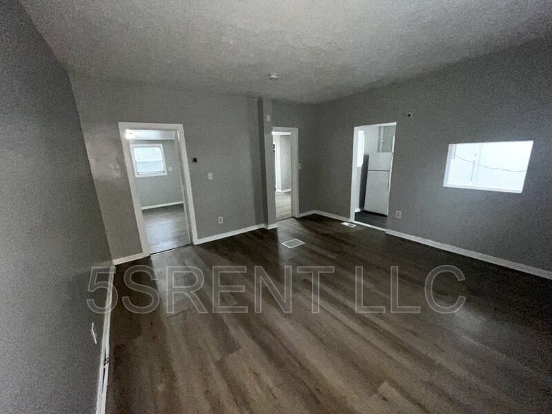 240 S Mary Ellen St in South Lebanon, OH - Building Photo