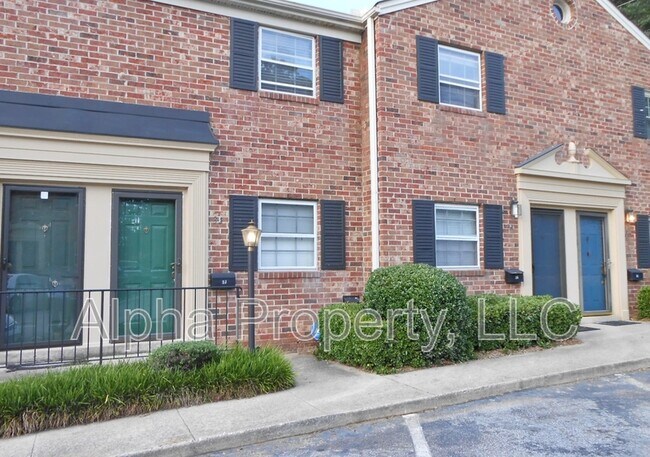 2530 E North St in Greenville, SC - Building Photo - Building Photo