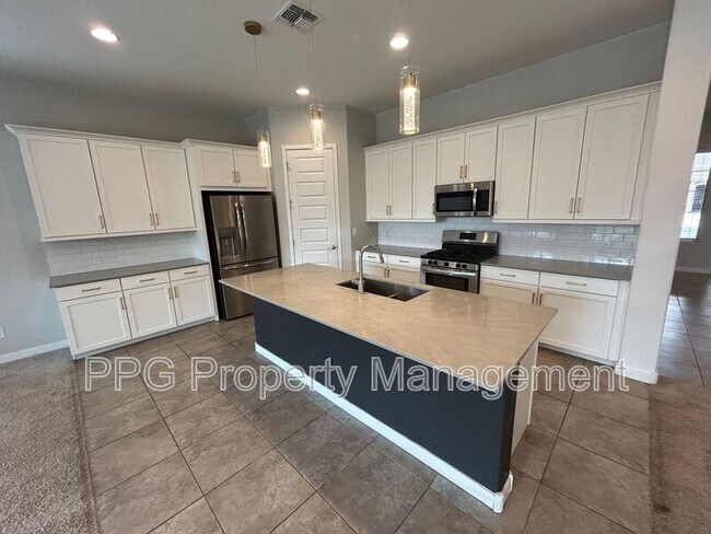 18915 W Shaw Butte Dr in Surprise, AZ - Building Photo - Building Photo