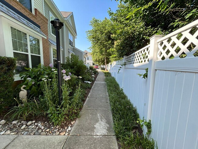 4175 Mariners Point Rd in Norfolk, VA - Building Photo - Building Photo