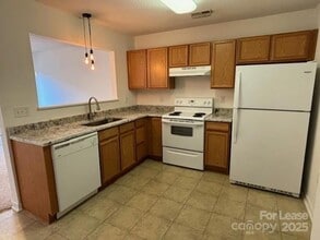 113 Steam Engine Dr, Unit 106 in Mooresville, NC - Building Photo - Building Photo