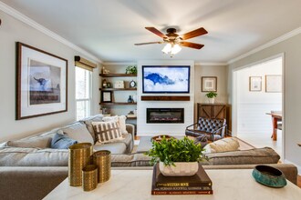 1053 Tanger Ct in Kingston Springs, TN - Foto de edificio - Building Photo