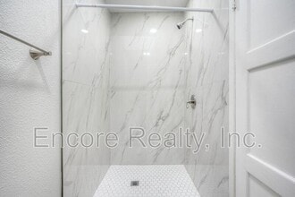 303 D St in Chula Vista, CA - Foto de edificio - Building Photo