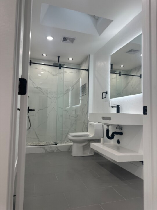 10502 S Van Ness Ave, Unit 1 in Los Angeles, CA - Building Photo