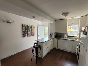 4056 N Kolmar Ave, Unit Kolmar Apartment in Chicago, IL - Foto de edificio - Building Photo