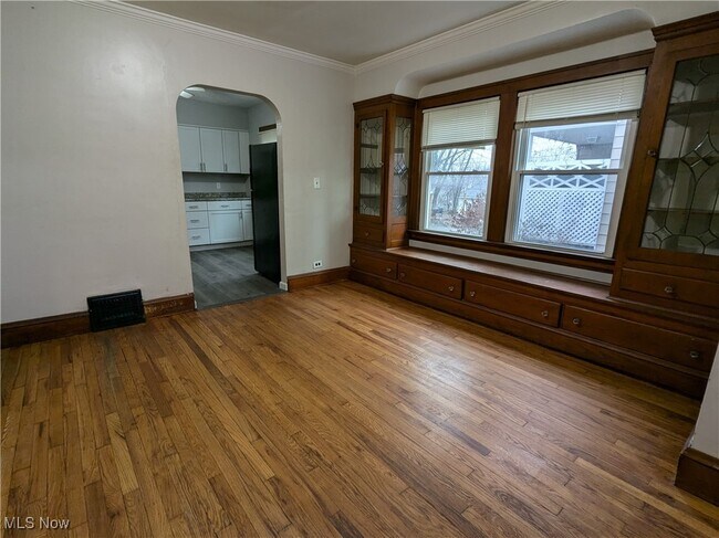 9715 Plymouth Ave-Unit -Down in Garfield Heights, OH - Building Photo - Building Photo