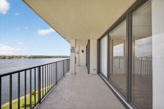 134 Lakeshore Dr in North Palm Beach, FL - Foto de edificio - Building Photo