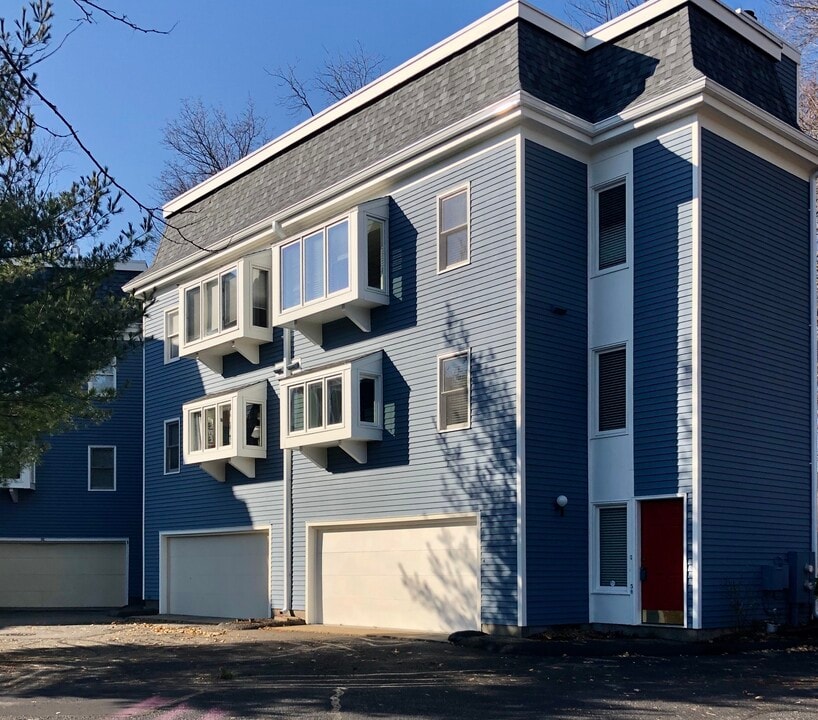 5B Sylvan Ln in Westport, CT - Building Photo