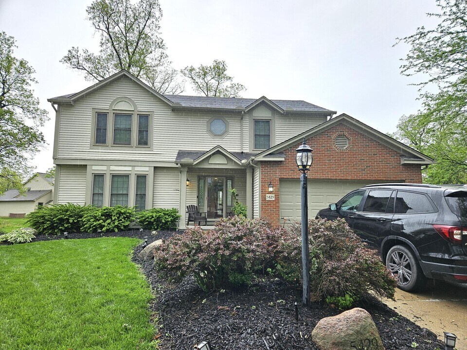 5429 Bluebell Ct in Grove City, OH - Foto de edificio