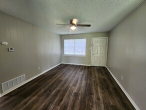 1205 W Ave B in Lampasas, TX - Building Photo - Building Photo