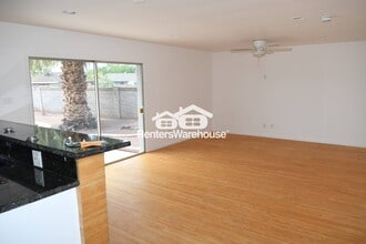 2111 E Oxford Dr in Tempe, AZ - Foto de edificio - Building Photo