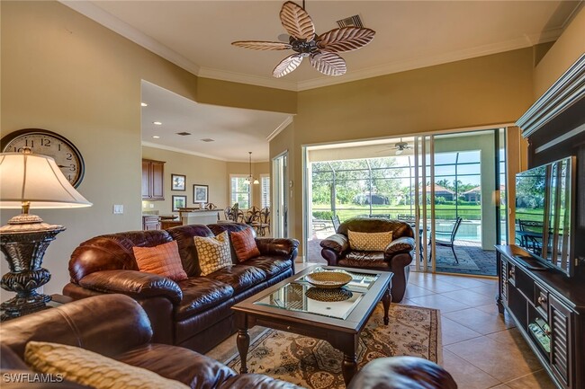 6065 Divot Ct in Naples, FL - Foto de edificio - Building Photo