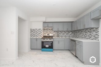 93-04 177th St in Queens, NY - Building Photo - Building Photo