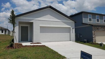 2685 Buttercup Ave in Haines City, FL - Building Photo