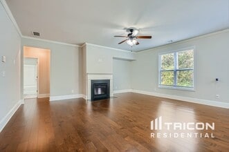 5928 Wolf Creek Dr in Atlanta, GA - Building Photo - Building Photo