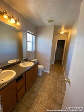 2118 Hollow Cir in San Antonio, TX - Building Photo - Building Photo