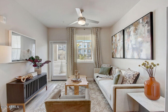 28201 N Black Cyn Hwy in Phoenix, AZ - Foto de edificio - Building Photo