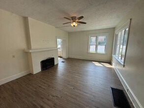 601 E Washington St in Bloomington, IL - Building Photo - Building Photo