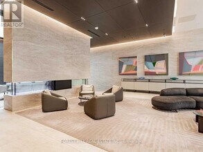 2221 Yonge St in Toronto, ON - Building Photo - Building Photo