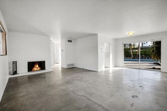 1120 S Paseo De Marcia in Palm Springs, CA - Building Photo - Building Photo