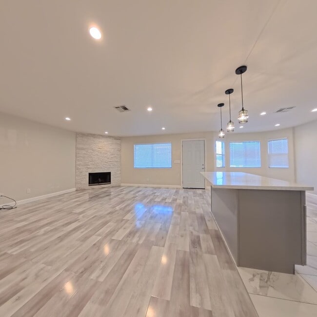 2720 Otter Creek Ct in Las Vegas, NV - Building Photo - Building Photo