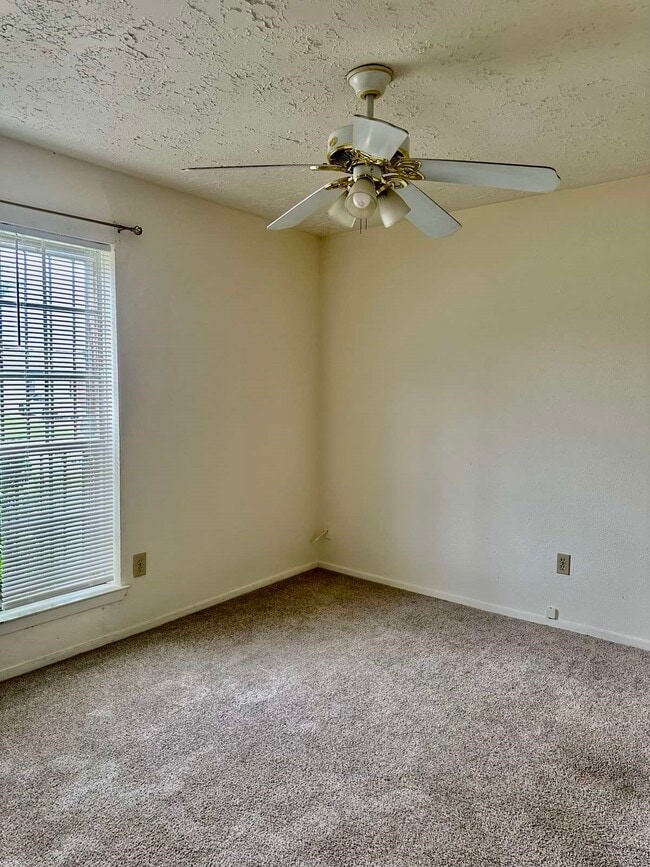 property at 2015 Lazy Ln
