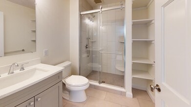 8 Haven St, Unit 8A in Medway, MA - Foto de edificio - Building Photo