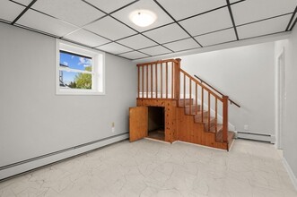 250 Northern Blvd, Unit Lower in Newburyport, MA - Foto de edificio - Building Photo