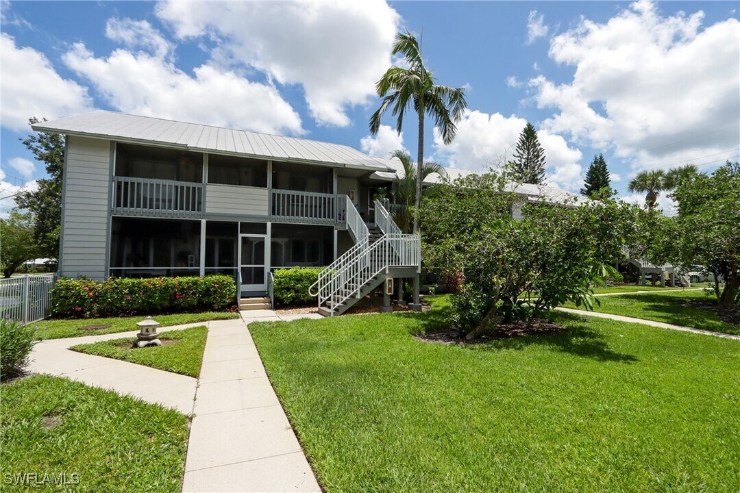 1275 7th Ave N in Naples, FL - Building Photo