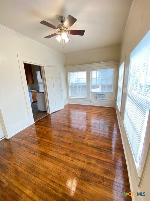 property at 323 W Hutchison St