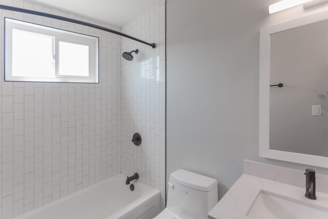 Aiden on Ash in Los Angeles, CA - Building Photo