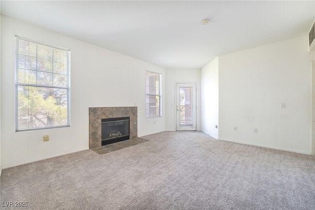 8555 W Russell Rd in Las Vegas, NV - Building Photo - Building Photo