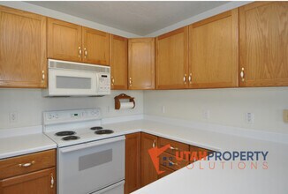 9255 Jefferson Cove in Sandy, UT - Building Photo - Building Photo