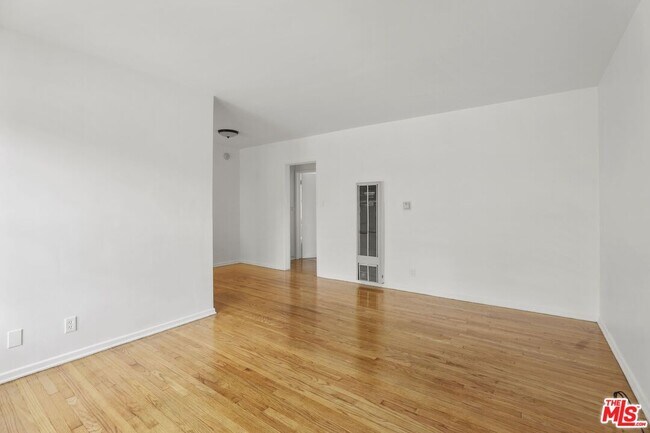 3712 S Centinela Ave, Unit 2 in Los Angeles, CA - Building Photo - Building Photo