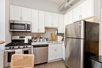 1044 W 18th St, Unit 2R in Chicago, IL - Building Photo - Building Photo