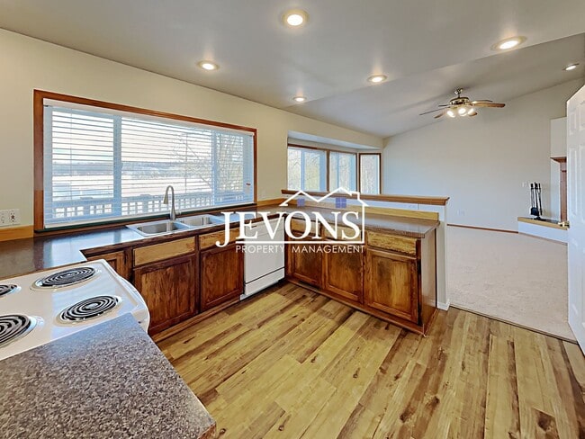 property at 10709 Roseberg Ave S